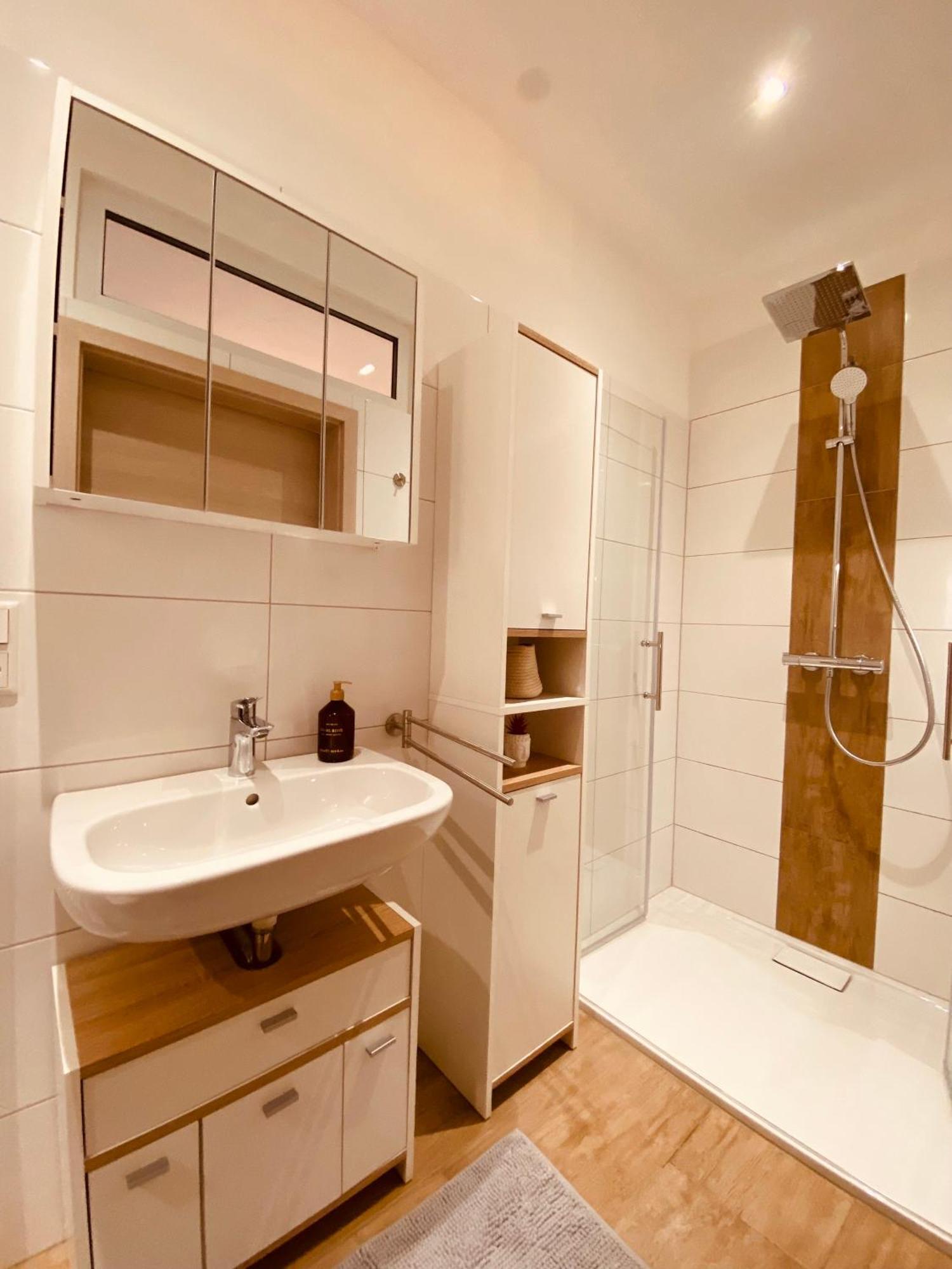 Hochwertige Ferienwohnung Mit 7Qm Balkon, Netflix, Kaffeeautomat, Rainshower Bad Zwickau Exteriör bild