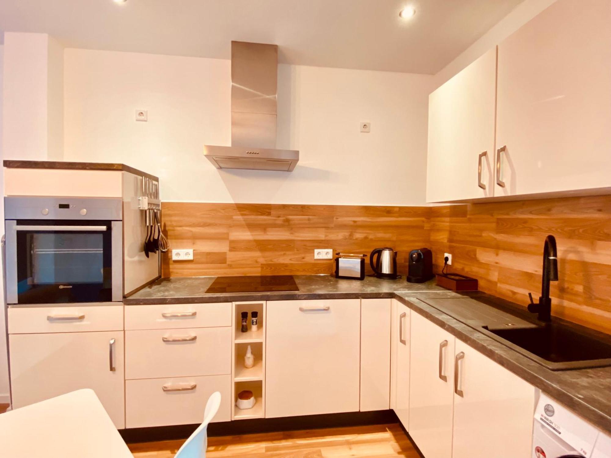 Hochwertige Ferienwohnung Mit 7Qm Balkon, Netflix, Kaffeeautomat, Rainshower Bad Zwickau Exteriör bild